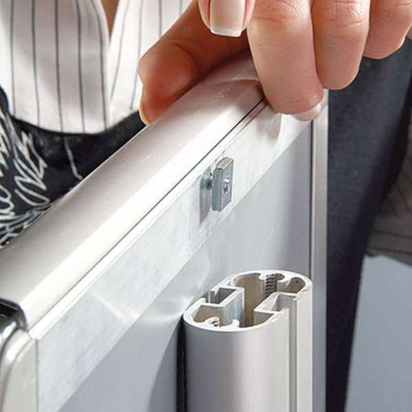 Håndspritstander med hylde og A4 Klikramme