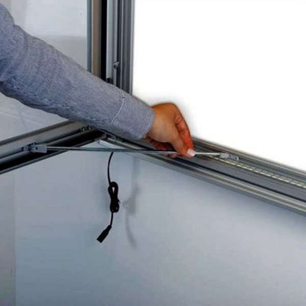 LED Menu Udhængsskab - 6xA4