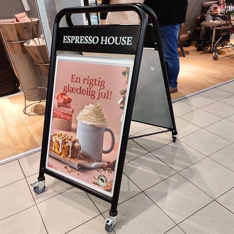 Gadeskilt p&aring; Hjul m. Logoplade, Expo Sign Lux, S&oslash;lv, B2 - 50 x 70 cm