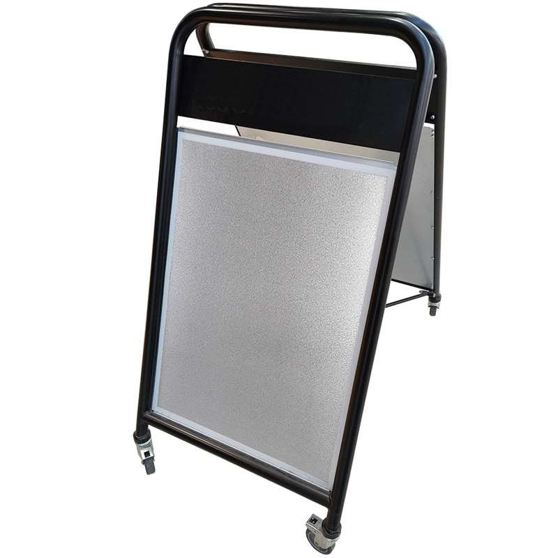 Gadeskilt p&aring; Hjul m. Logoplade, Expo Sign Lux, S&oslash;lv, B2 - 50 x 70 cm