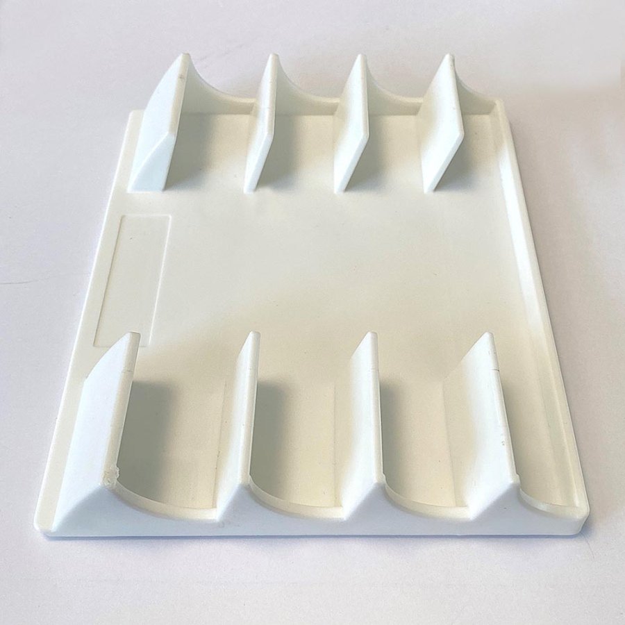 Magnetisk penneholder til 4 penne, hvid plast med 4 magneter p&aring; bagsiden (ogs&aring; inkl. 4 selvkl&aelig;bende puder)