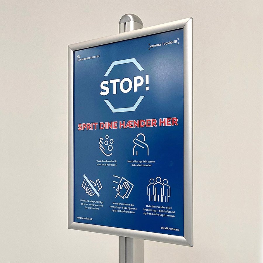 Håndspritstander med automatisk håndsprit dispenser og A2 Klikramme