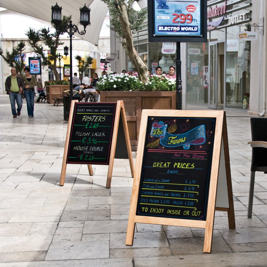 Wooden A-skilt, lys b&oslash;g, med st&aring;ltavle, 46 x 68 cm