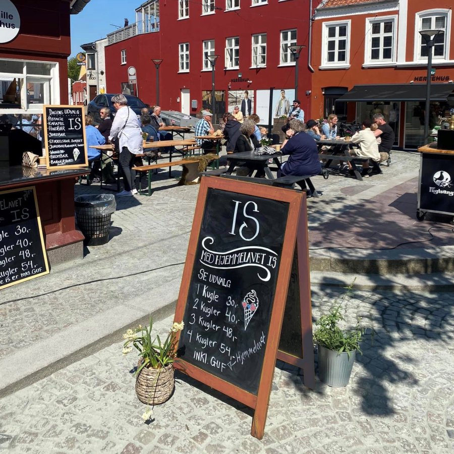 Wooden A-Board, m&oslash;rkbejdset, med st&aring;ltavler, 46 x 68 cm