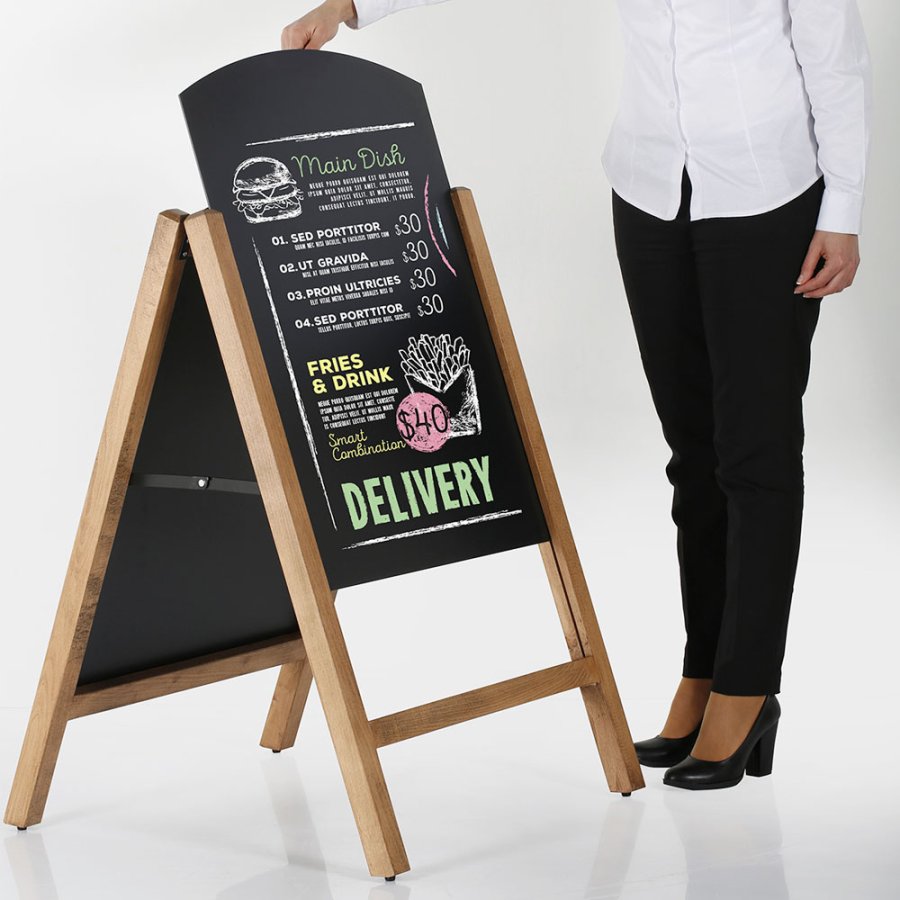 Wooden Gadeskilt med buet top og st&aring;ltavler, 59 x 77,5 cm