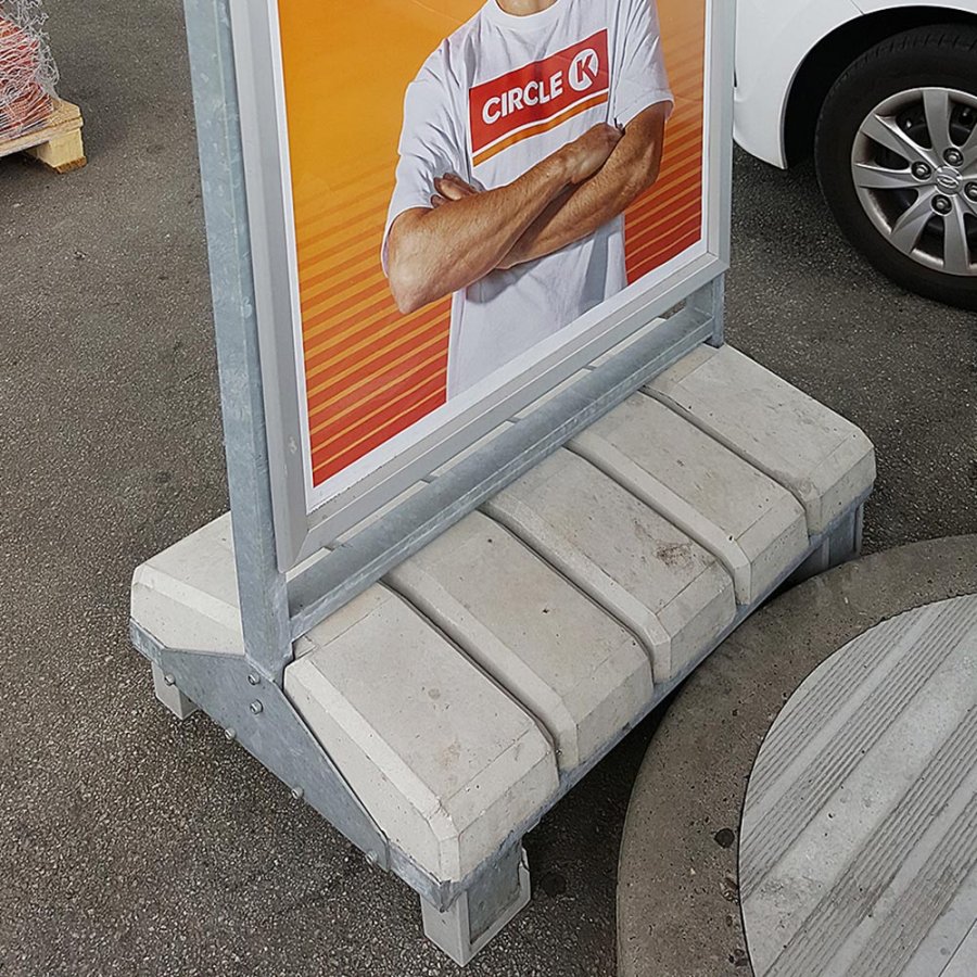 Heavy Outdoor Betonstander Gadeskilt - 100x140 cm