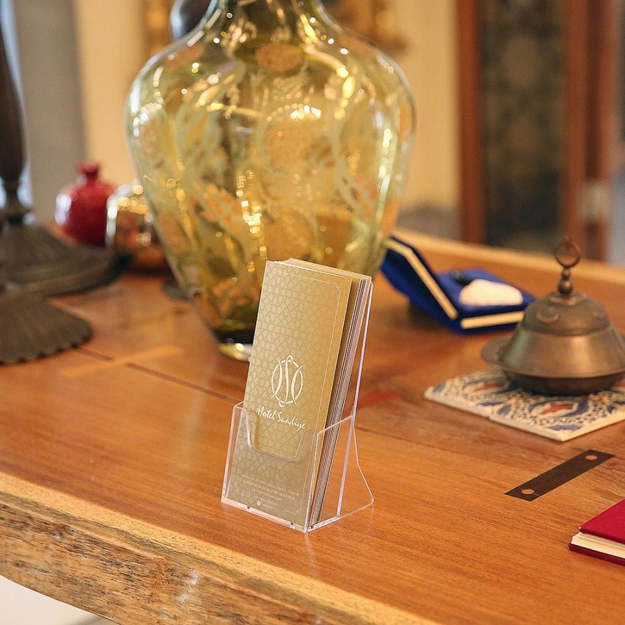 Akrylbrochureholder til bord - M65