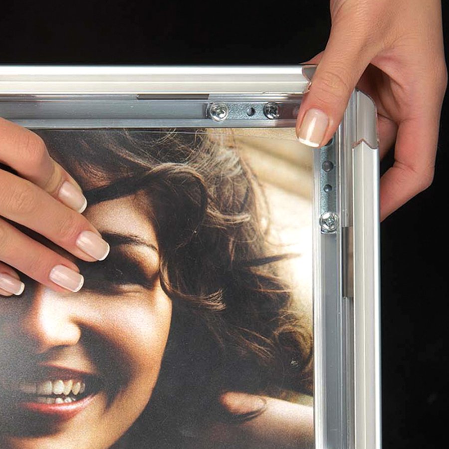 Klikramme med 32mm aluminium fladprofil, s&oslash;lv - A4