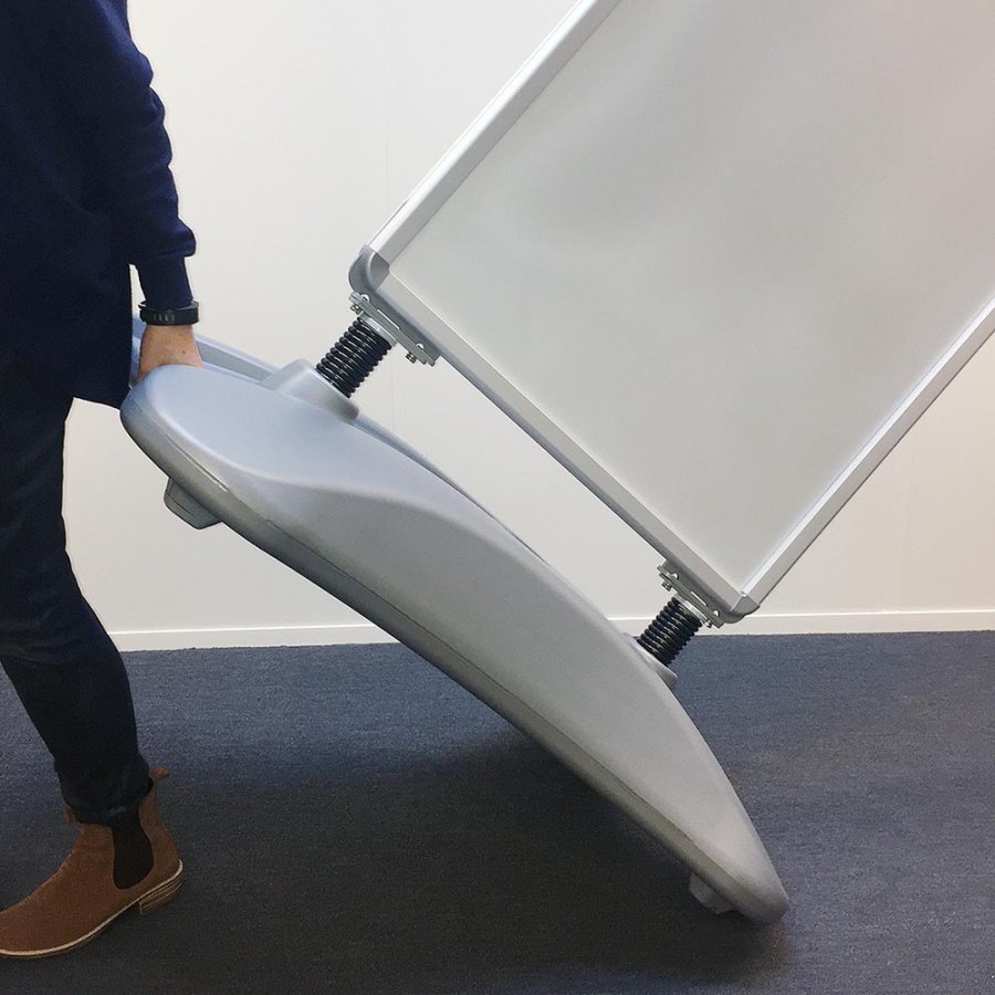 Wind-Sign Waterbase Basic Gadeskilt - A1 - s&oslash;lv