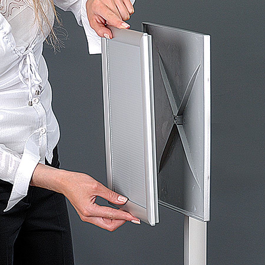 Flex Infostander, justerbar, s&oslash;lv, med A2 Klikramme