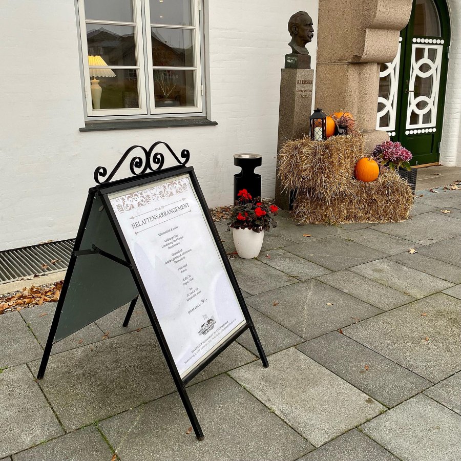 Gadeskilt Antique, a-skilt i st&aring;l inkl. frontplader, B2, 50 x 70 cm, Sort